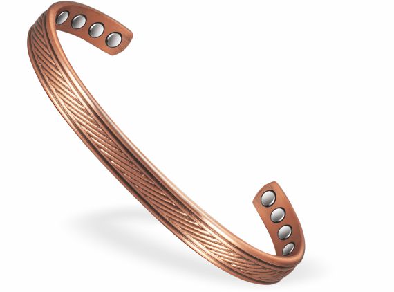 Magnetic Copper Bracelet with 8 magnets
Copper, Adjustable bangle with delicate Geometric Design
Can combat joint pain and improve circulation
Delivered in a soft, black, velveteen pouch
