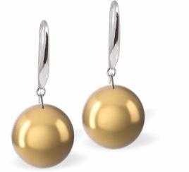 Austrian Crystal Classic Pearl Drop Earrings in Bright Gold Pearls are 8mm in size Hypo allergenic, free from cadmium, lead and nickel Colour: Bright Gold Rhodium Plated Earwires See matching Necklace CP105 Perfect for an evening out or sophisticated, elegant day wear. Delivered in a soft, black, velveteen pouch