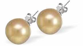 Austrian Crystal Classic Pearl Stud Earrings in Light Gold Pearls are 6mm and 8mm in size Hypo allergenic, free from cadmium, lead and nickel Colour: Light Gold Rhodium Plated Earwires See matching Necklace CP105 Perfect for an evening out or sophisticated, elegant day wear. Delivered in a soft, black, velveteen pouch