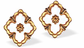 Enjoy designer quality at an affordable price with our 18K gold plated framed Four Leaf Clover Pendant Stud Earrings with gold and white detailing. This trending style lucky 4 leaf clover pendant is the perfect gift for women. Matching necklace is available separately.

Made from titanium steel with gold plating. Studs are 15mm x 15mm. Colours are gold and white.


See matching necklace MP23

Delivered in a soft, grey, velveteen pouch.