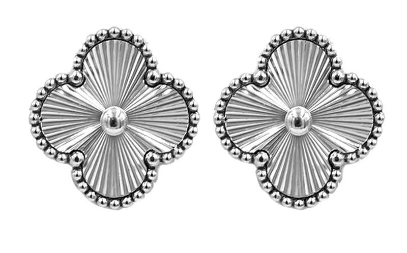 Enjoy designer quality at an affordable price with our Stainless Steel Four Leaf Clover Stud Earrings. These trending style lucky 4 leaf clover earrings are the perfect gift for women. Matching necklace and bracelet are available separately.

&nbsp;The studs are 13mm x 13mm. Colours is silver.


Delivered in a soft, grey, velveteen pouch.&nbsp;