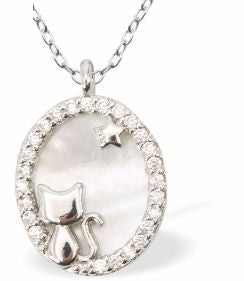 Iridescent &nbsp;Oval Necklace with Cute Kitty Cat, Silver Coloured
Hypoallergenic: Rhodium Plated, Nickel, Lead and Cadmium Free

20mm in size, 18" Rhodium Plated Chain

Delivered in a soft, black, velveteen pouch