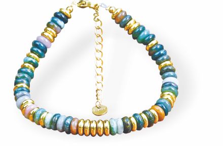 Multi-Colour Indian Agate Adjustable Bracelet – Shop for a unique and stylish bracelet featuring vibrant multi-coloured Indian Agate beads. Known for their calming and healing properties, Indian Agate gemstones come in a variety of hues such as green, red, brown, yellow, and purple. This adjustable bracelet is designed to fit most wrist sizes with an extension chain.